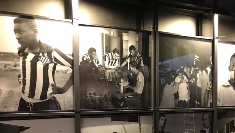 Museu do Futebol presta homenagem ao Rei Pelé ZonaSuburbana