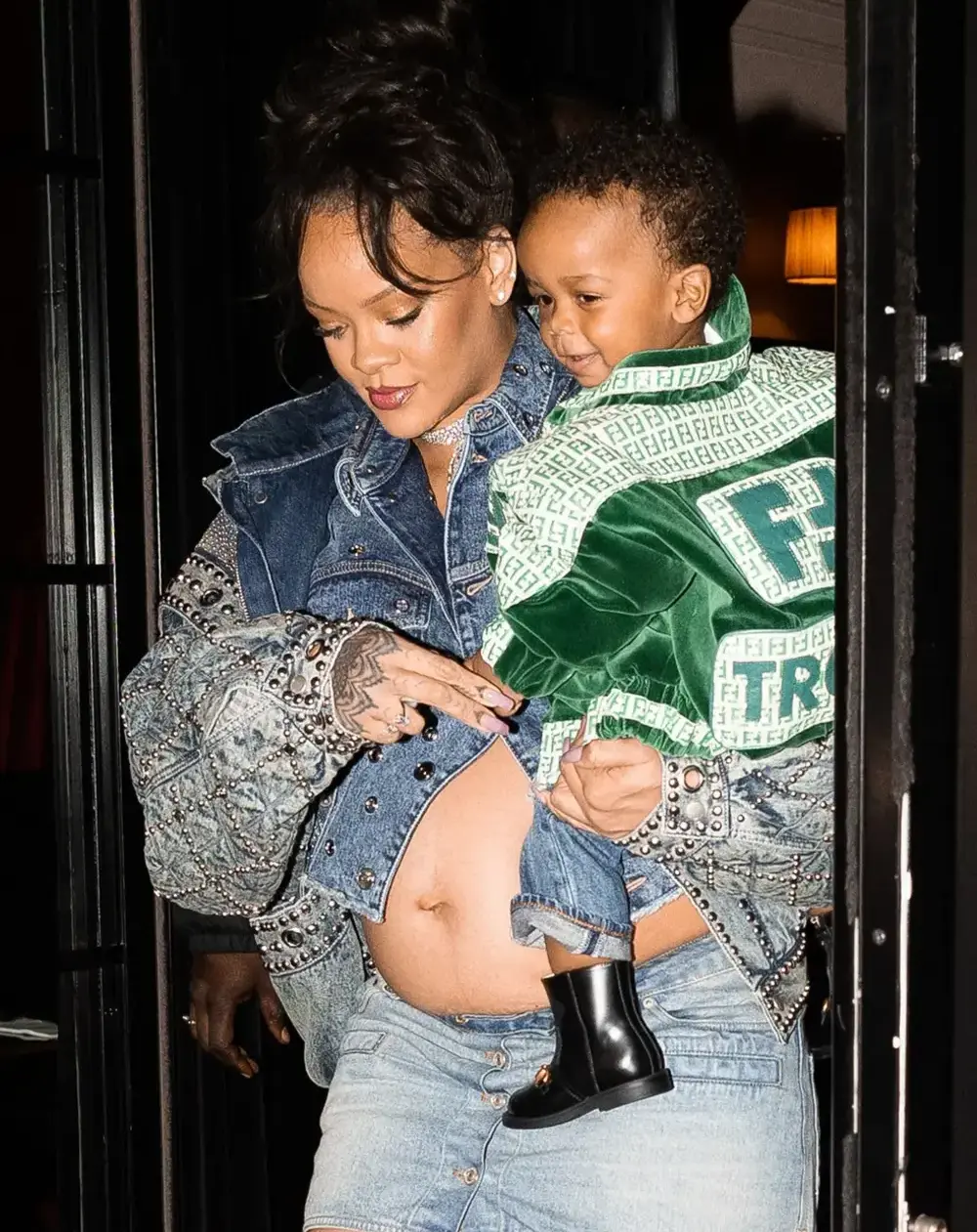 Rihanna Desfila Barrig O De Sua Segunda Gravidez Em Paris Zonasuburbana